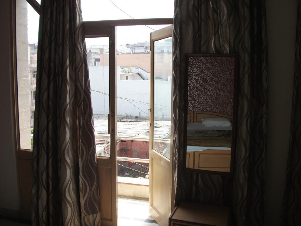 Hotel Shalimar Nowe Delhi Zewnętrze zdjęcie